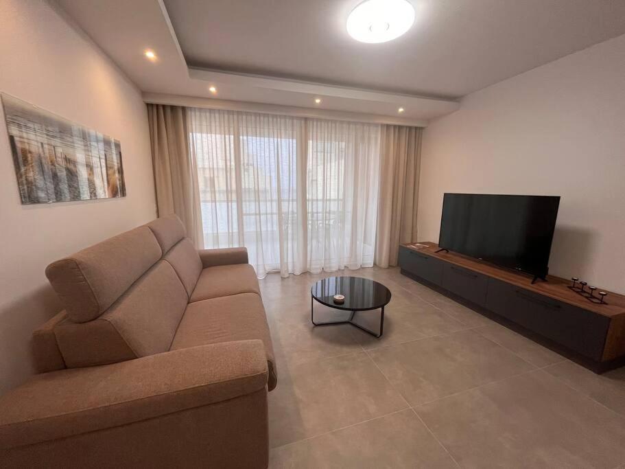 3 Bedroom Seaside Luxury Accommodation - Sleeps 8 St. Paul's Bay Esterno foto