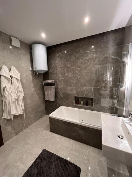 3 Bedroom Seaside Luxury Accommodation - Sleeps 8 St. Paul's Bay Esterno foto