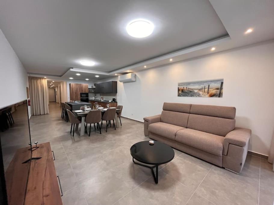 3 Bedroom Seaside Luxury Accommodation - Sleeps 8 St. Paul's Bay Esterno foto